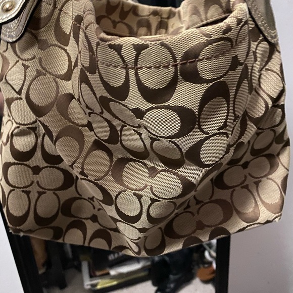 Coach - Picture 4 of 4